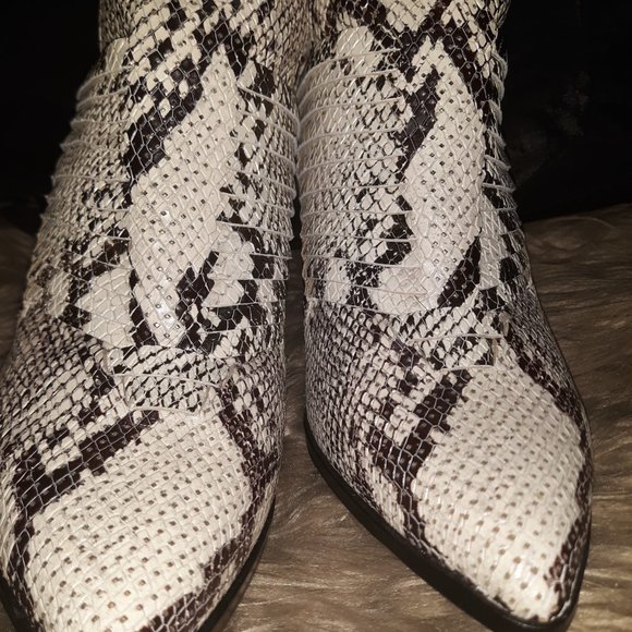 ((Listing#161))((NEW)) Vince Camuto - Picture 7 of 9